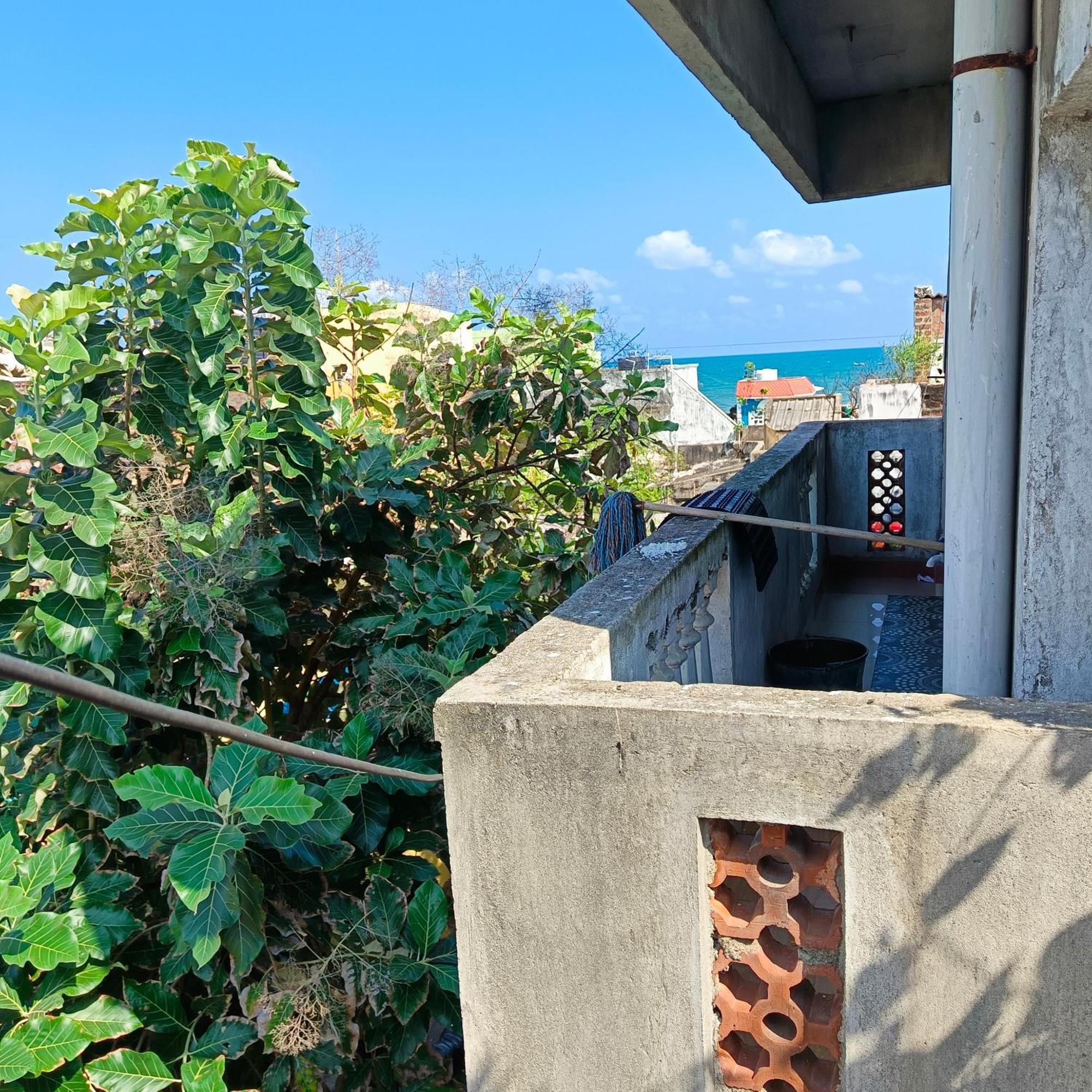 Blue Waves Homestay Pondicherry Exteriör bild